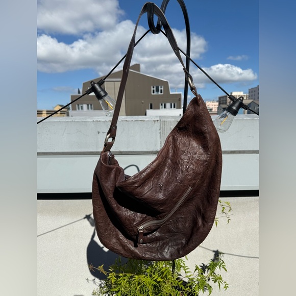 Vin Baker Handbags - Vin Baker Crinkle Brown Leather Sling